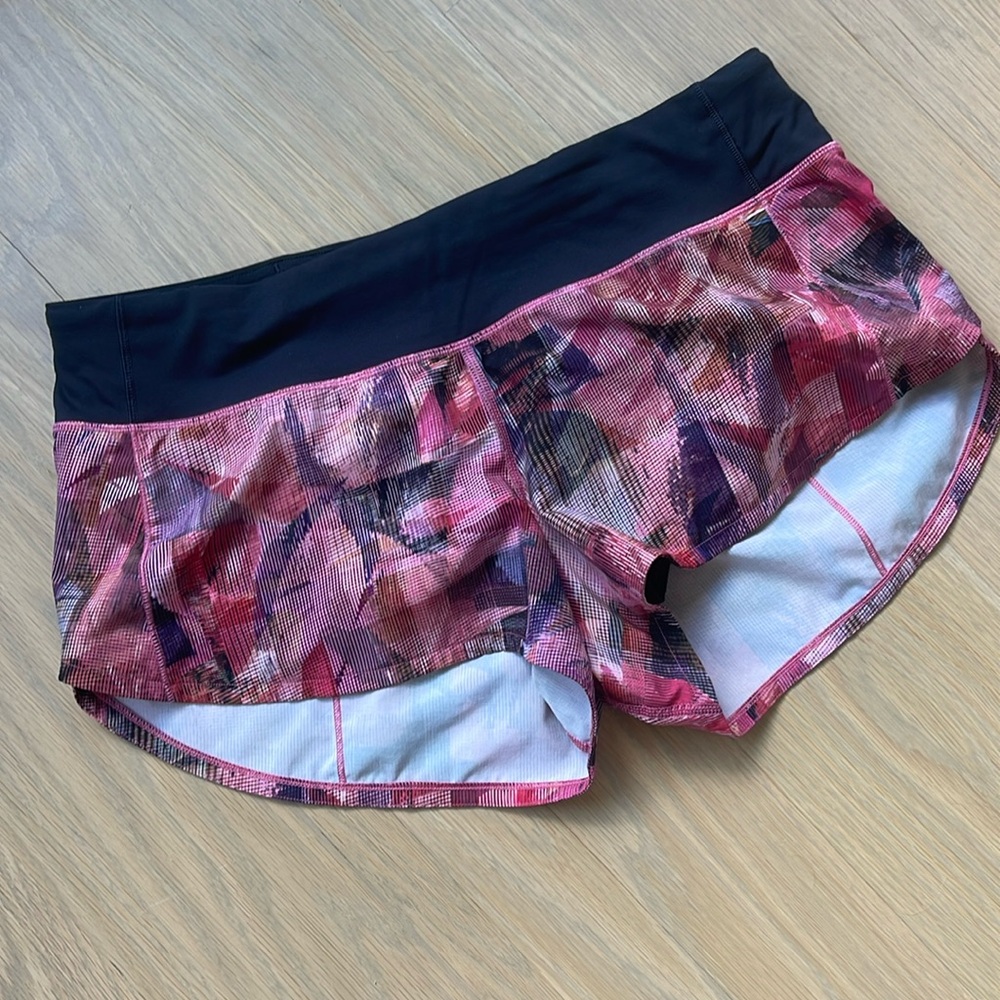 Lululemon speed up 2.5 shorts size 8 woman’s like new